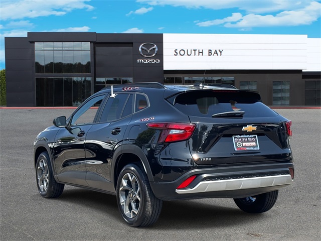 2024 Chevrolet Trax LT photo 4
