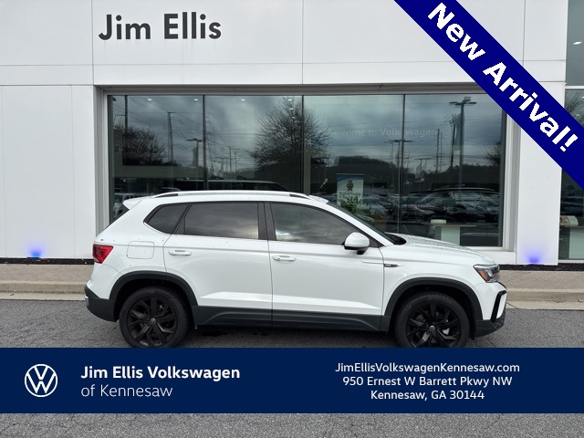 2023 Volkswagen Taos SE's photo