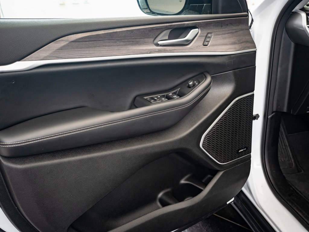 2023 Jeep Cherokee 4xe photo 24