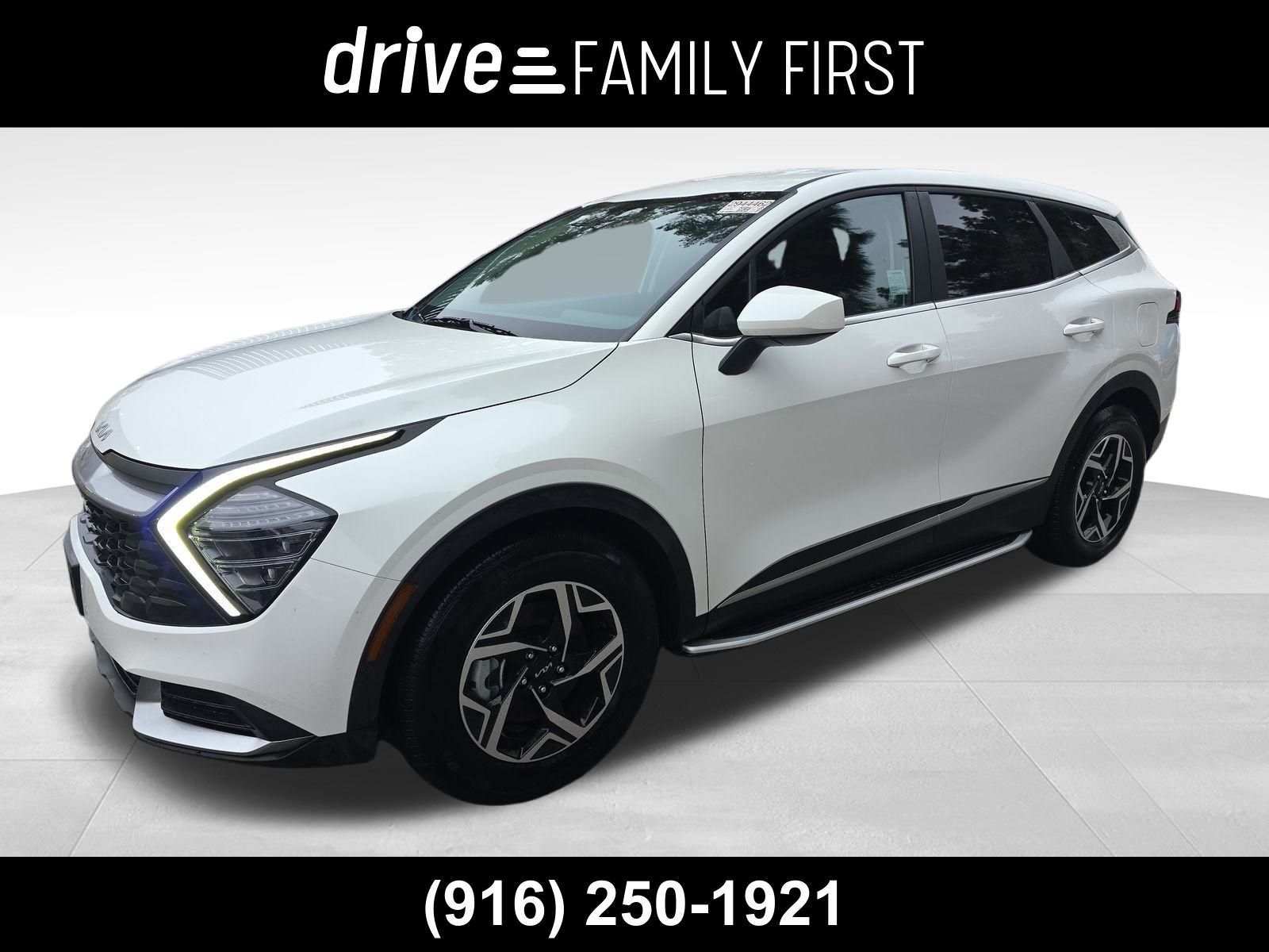 2025 Kia Sportage LX's photo