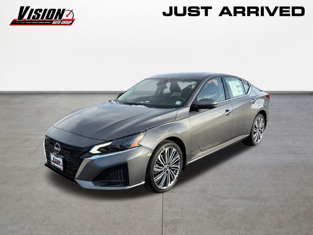 2025 Nissan Altima SL's photo