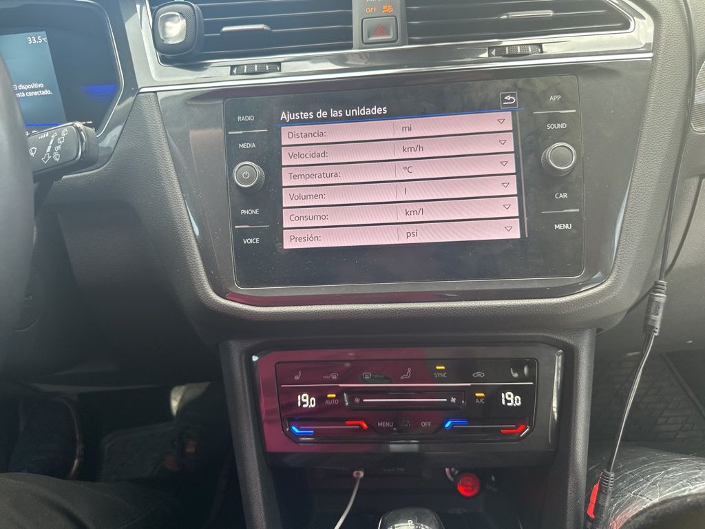 2022 Volkswagen Tiguan SE photo 18