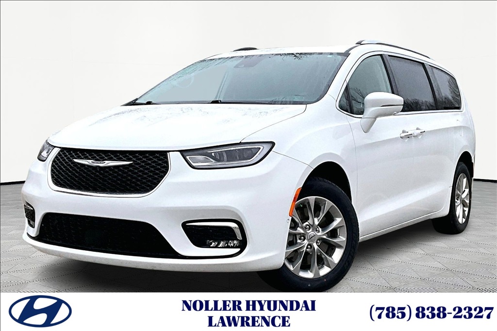 2021 Chrysler Pacifica Touring L's photo