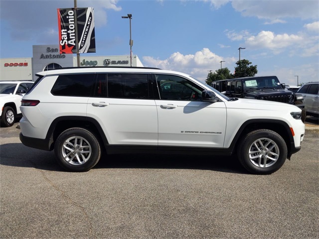 2025 Jeep Grand Cherokee Laredo X photo 2