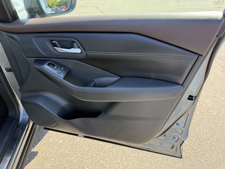 2023 Nissan Rogue SV photo 30