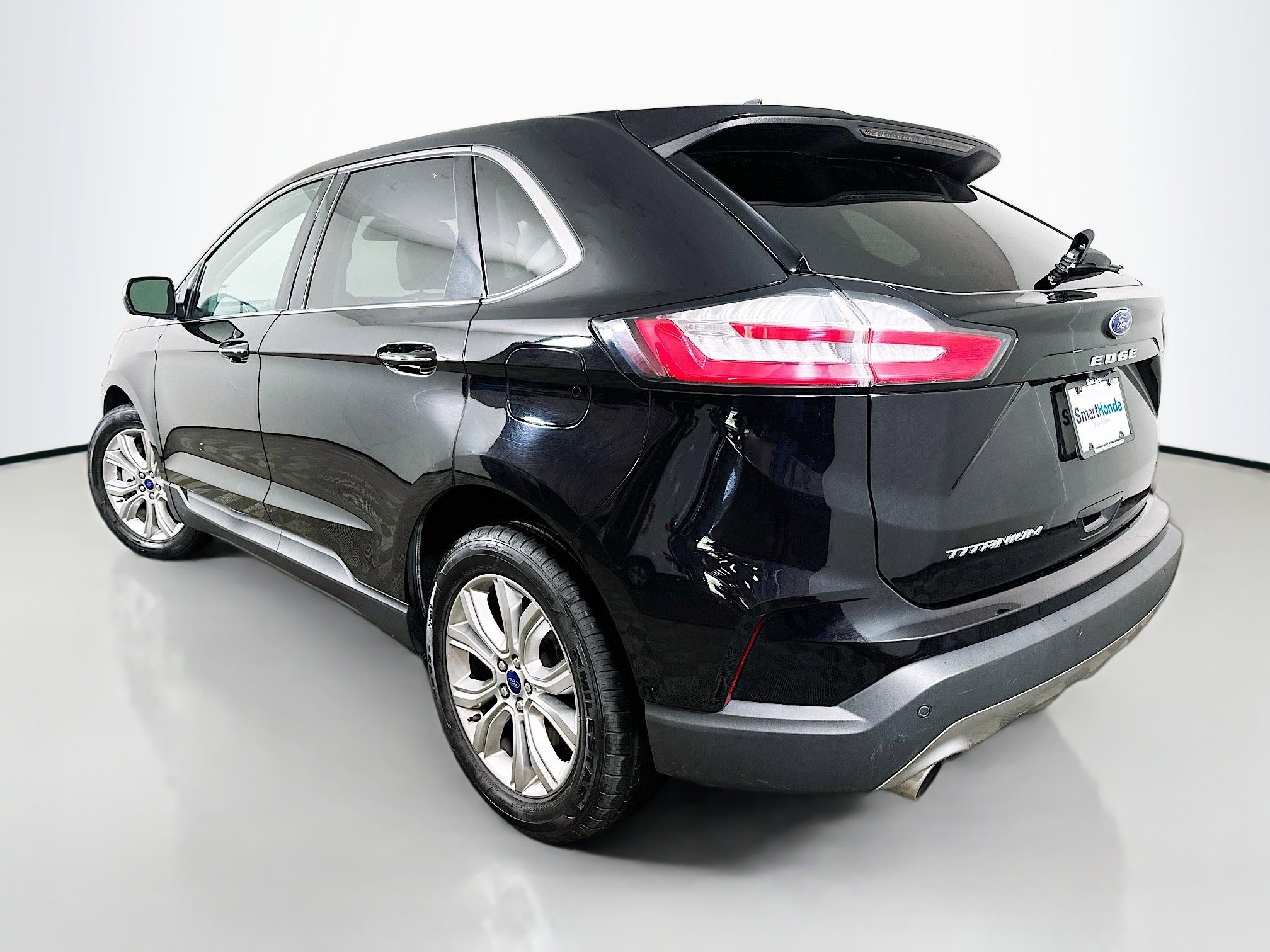 2022 Ford Edge Titanium photo 5