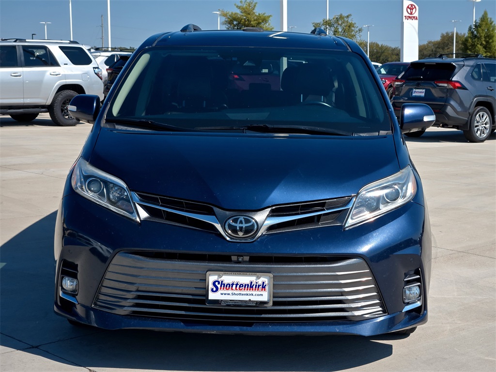 2019 Toyota Sienna Limited Premium photo 8