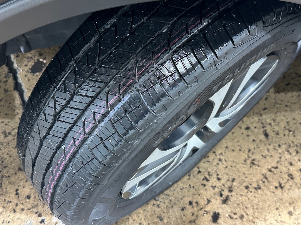 2018 Toyota RAV4 LE photo 2