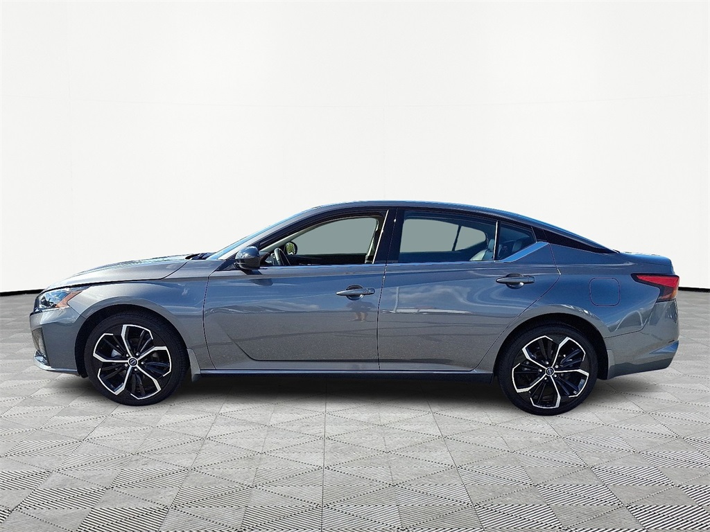2024 Nissan Altima 2.5 SR photo 4