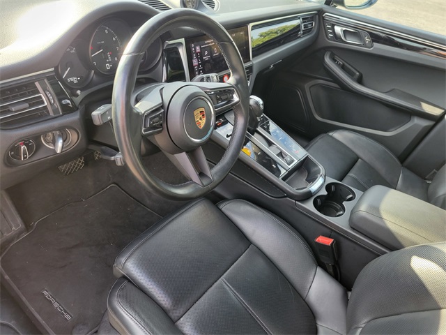 2023 Porsche Macan T photo 11