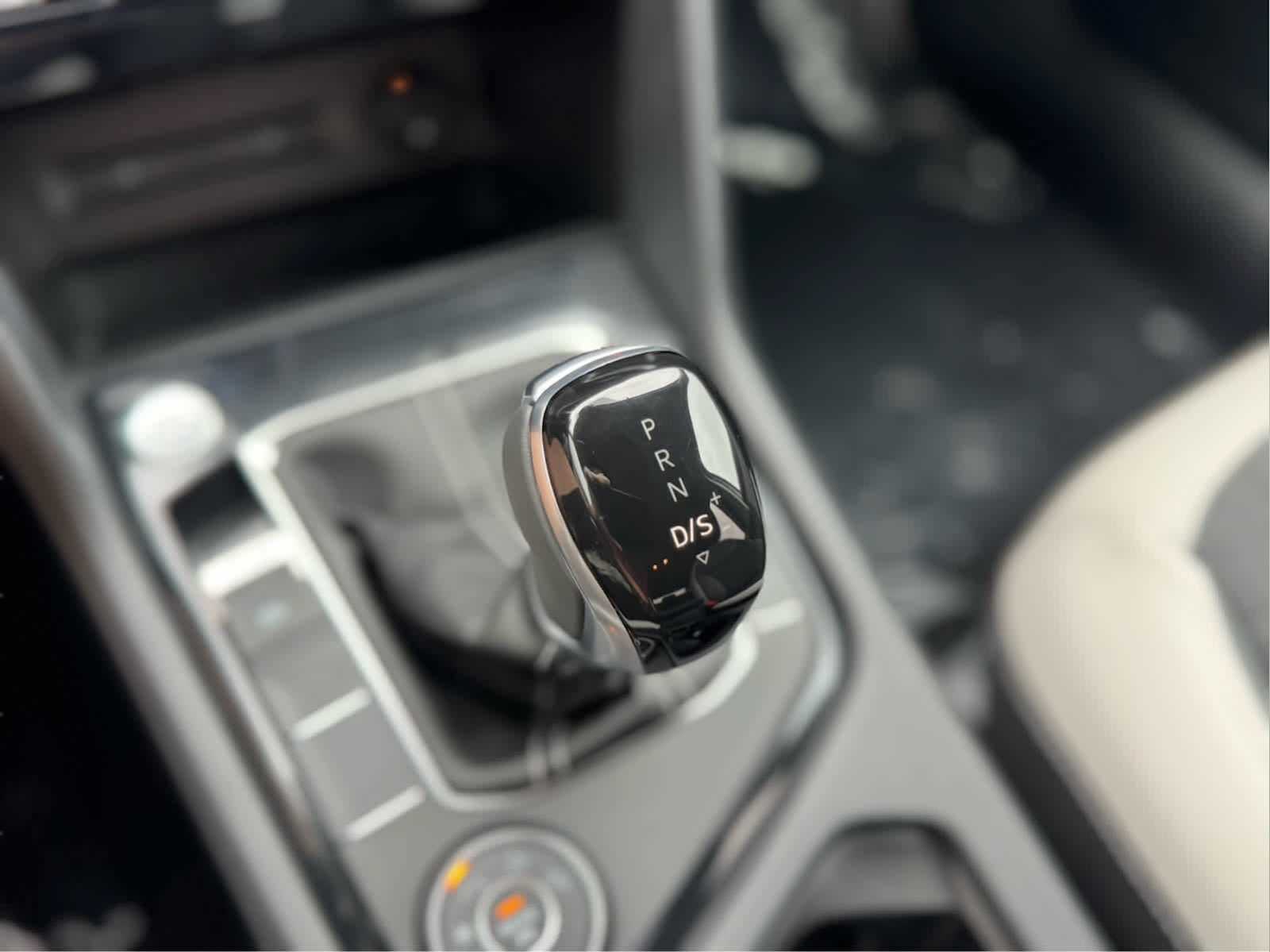 2025 Volkswagen Taos SE photo 24