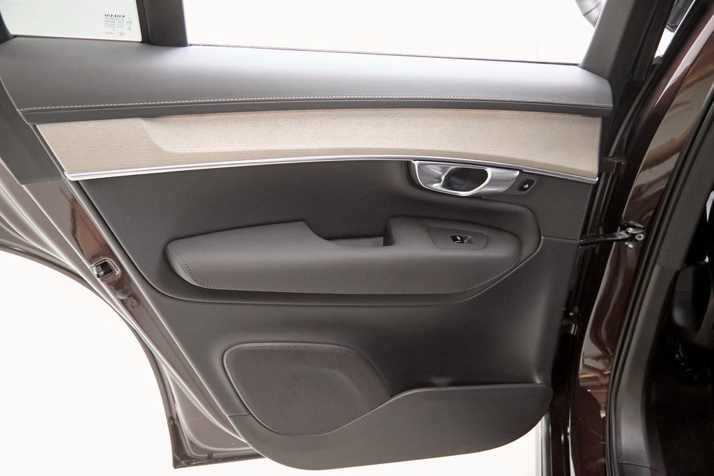 2025 VOLVO XC90 - Image 17