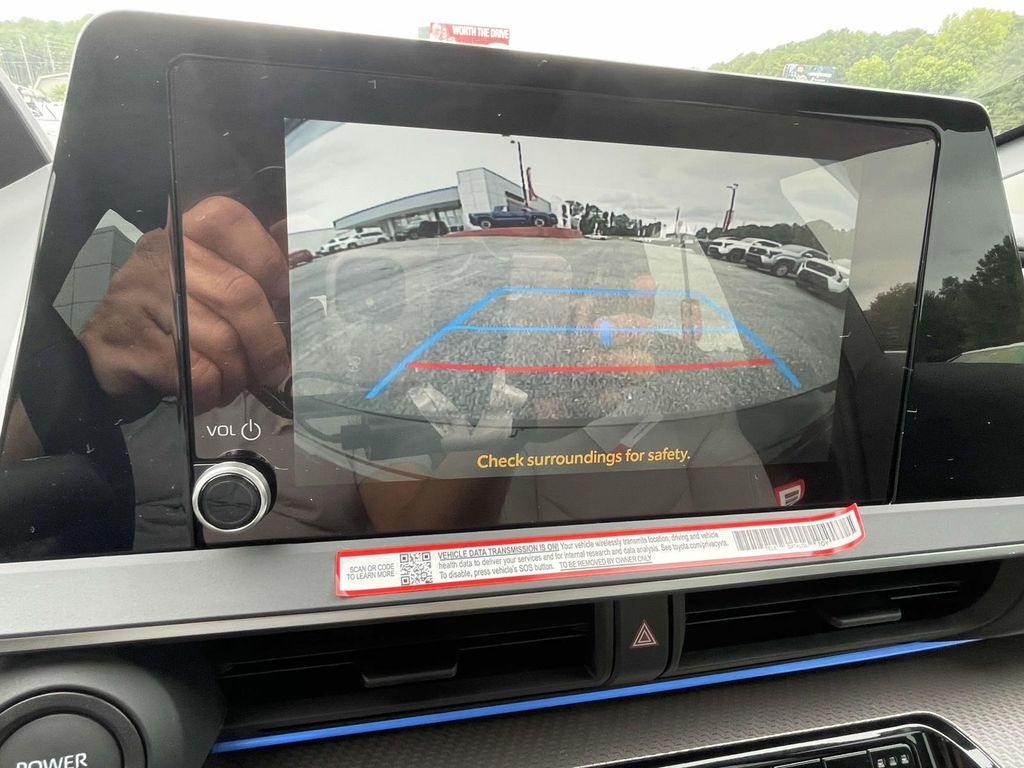 2025 Toyota Prius XLE photo 14