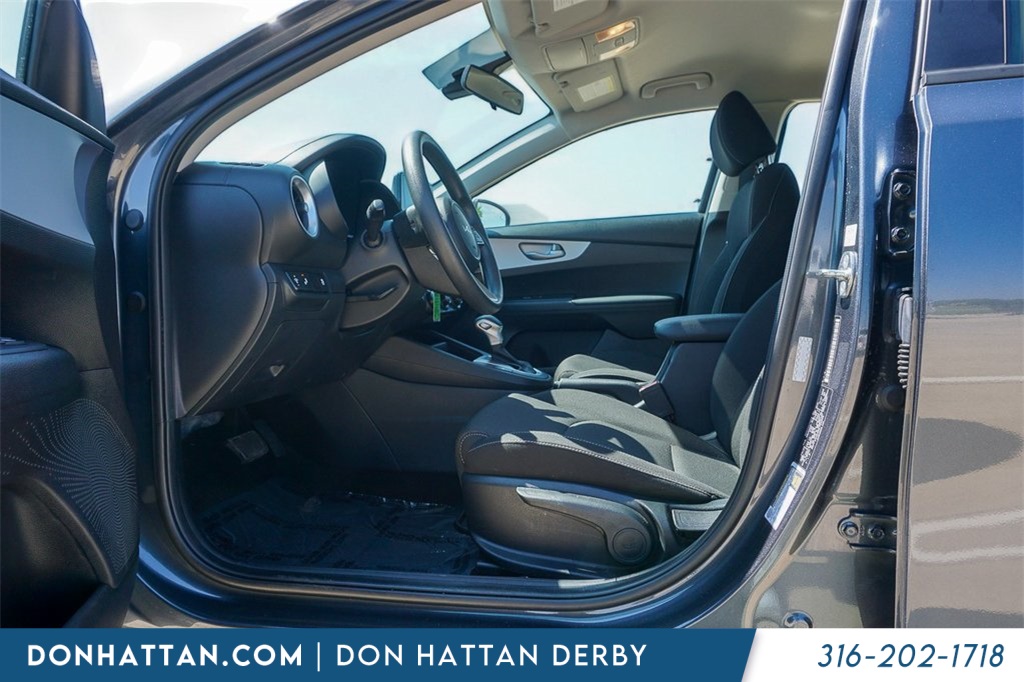 2024 Kia Forte LXS photo 2