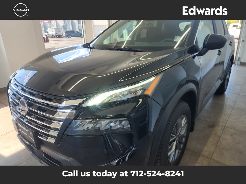 2025 Nissan Rogue S AWD photo 4