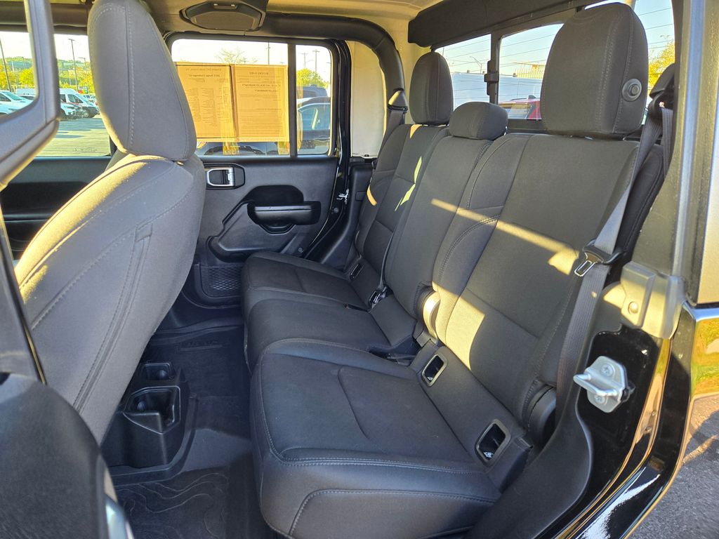 2021 Jeep Gladiator Sport photo 24