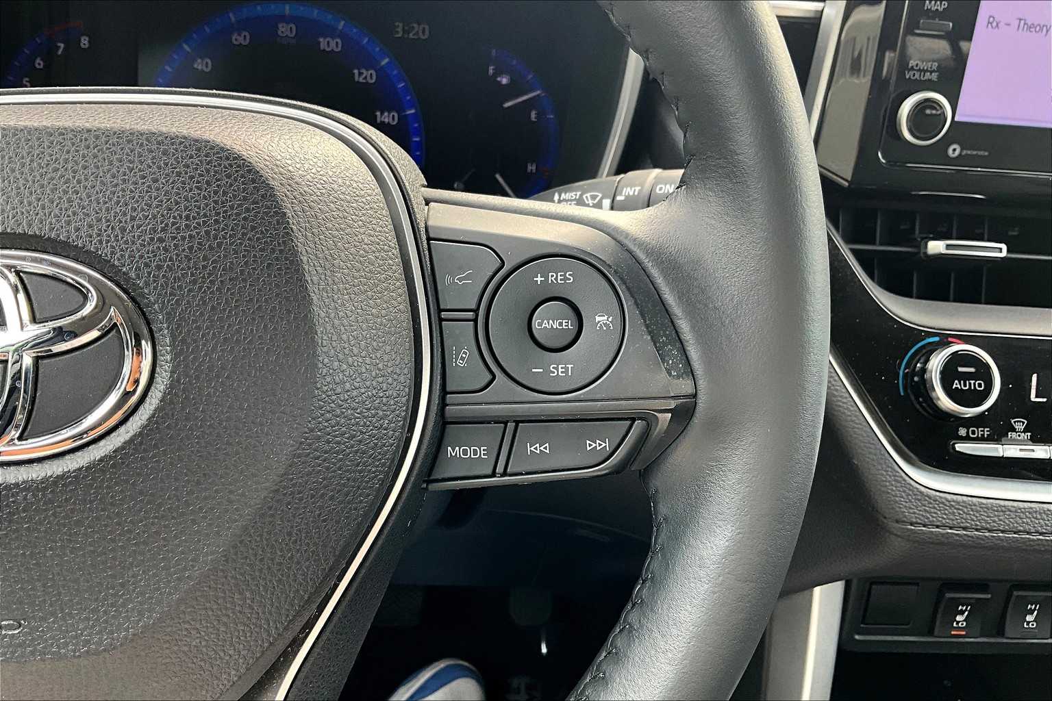 2022 Toyota Corolla Cross XLE photo 23