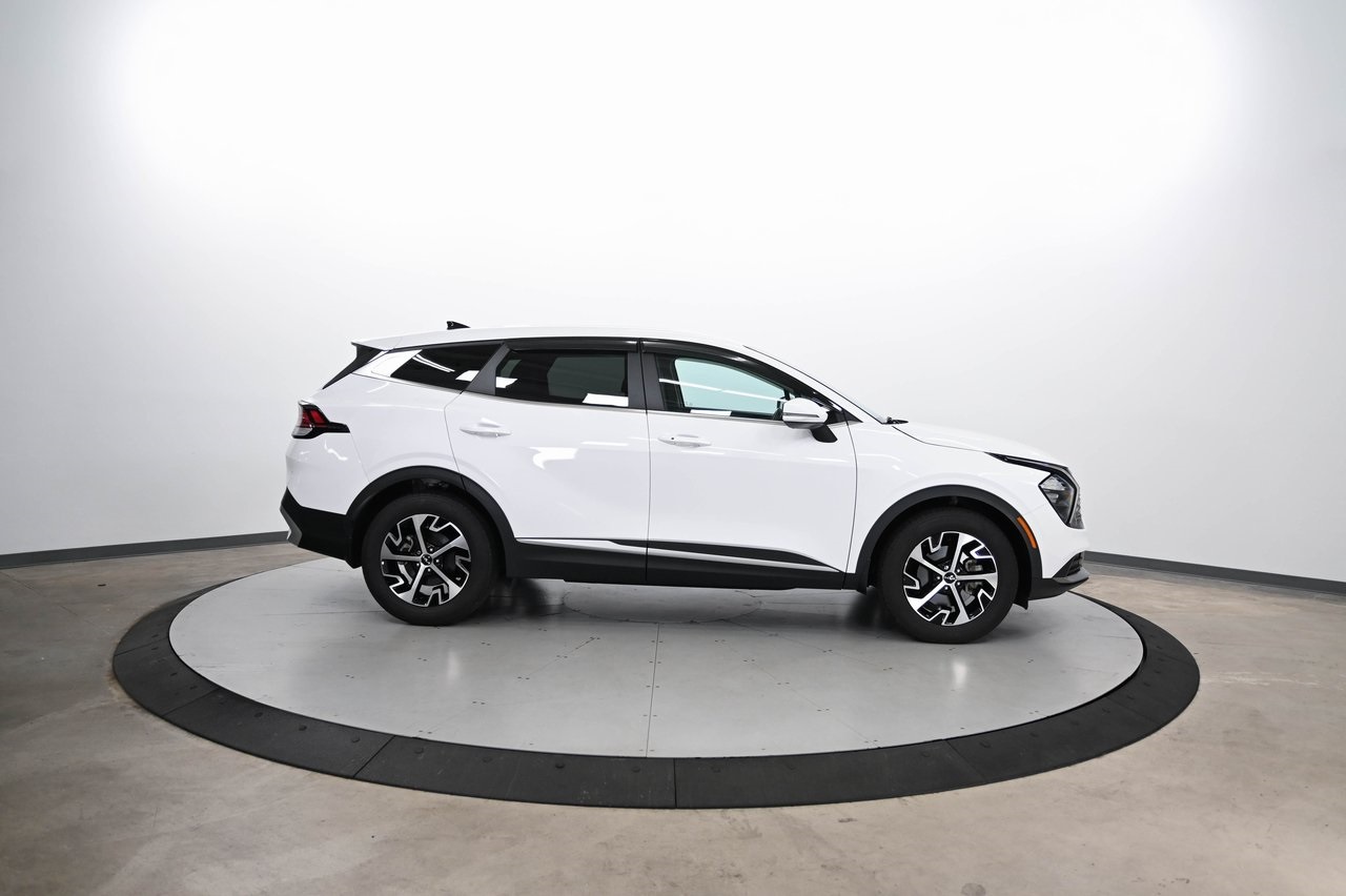 2023 Kia Sportage EX photo 2