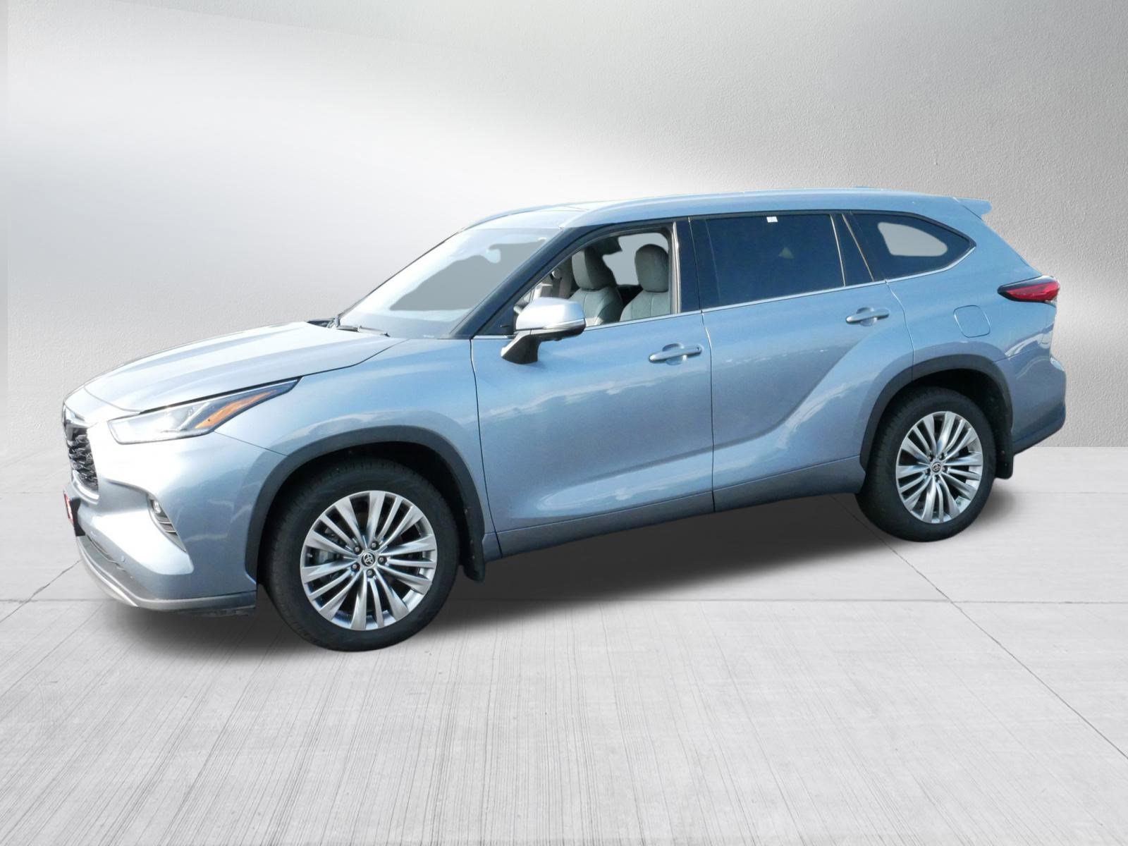 2023 Toyota Highlander Platinum photo 3