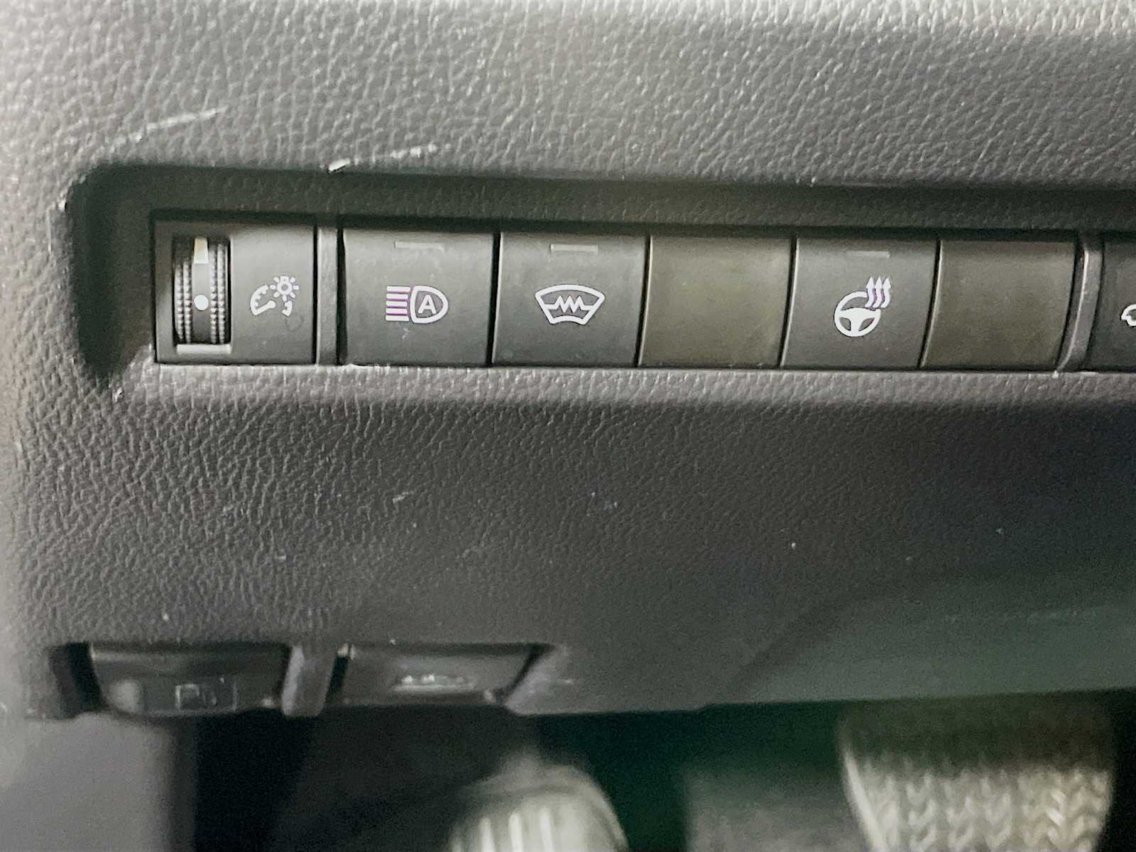 2024 Toyota RAV4 XLE photo 8