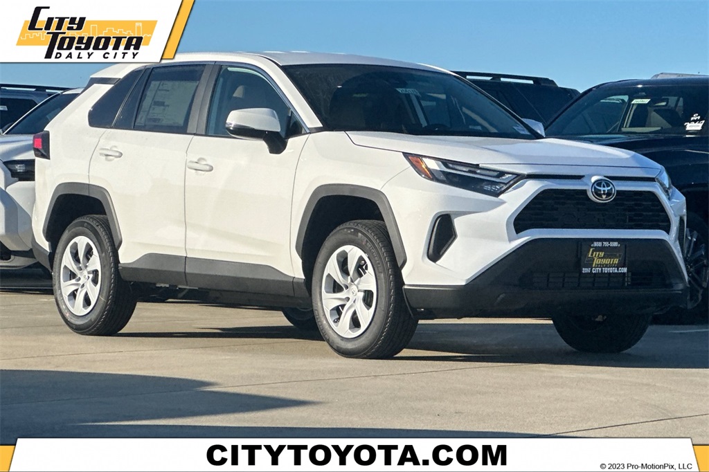 2025 Toyota RAV4 LE's photo