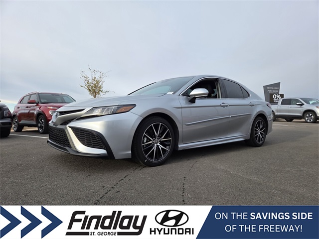 2024 Toyota Camry SE's photo