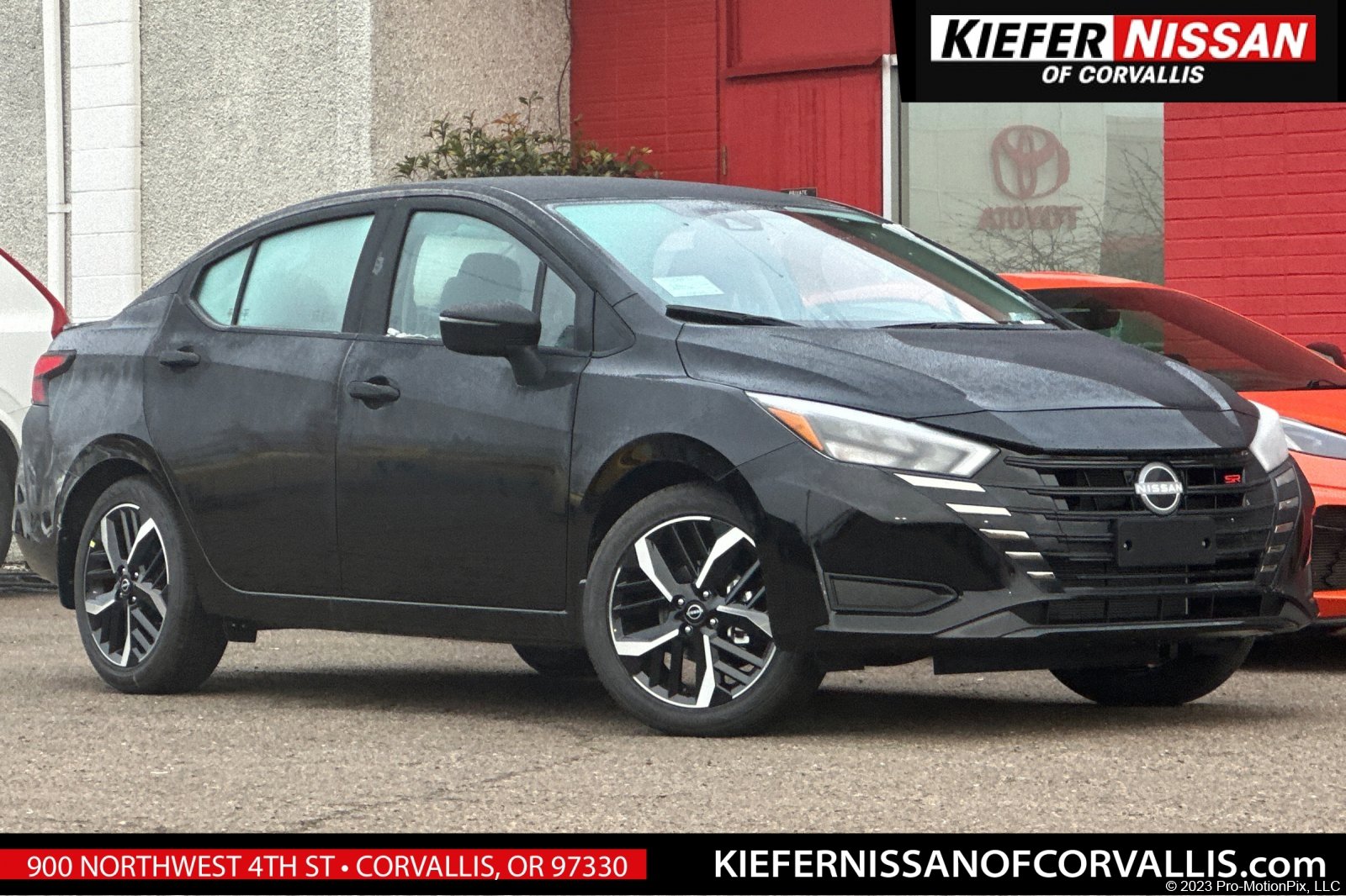 2025 Nissan Versa Sedan SR's photo