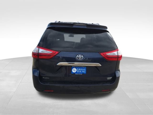 2019 Toyota Sienna Limited photo 4