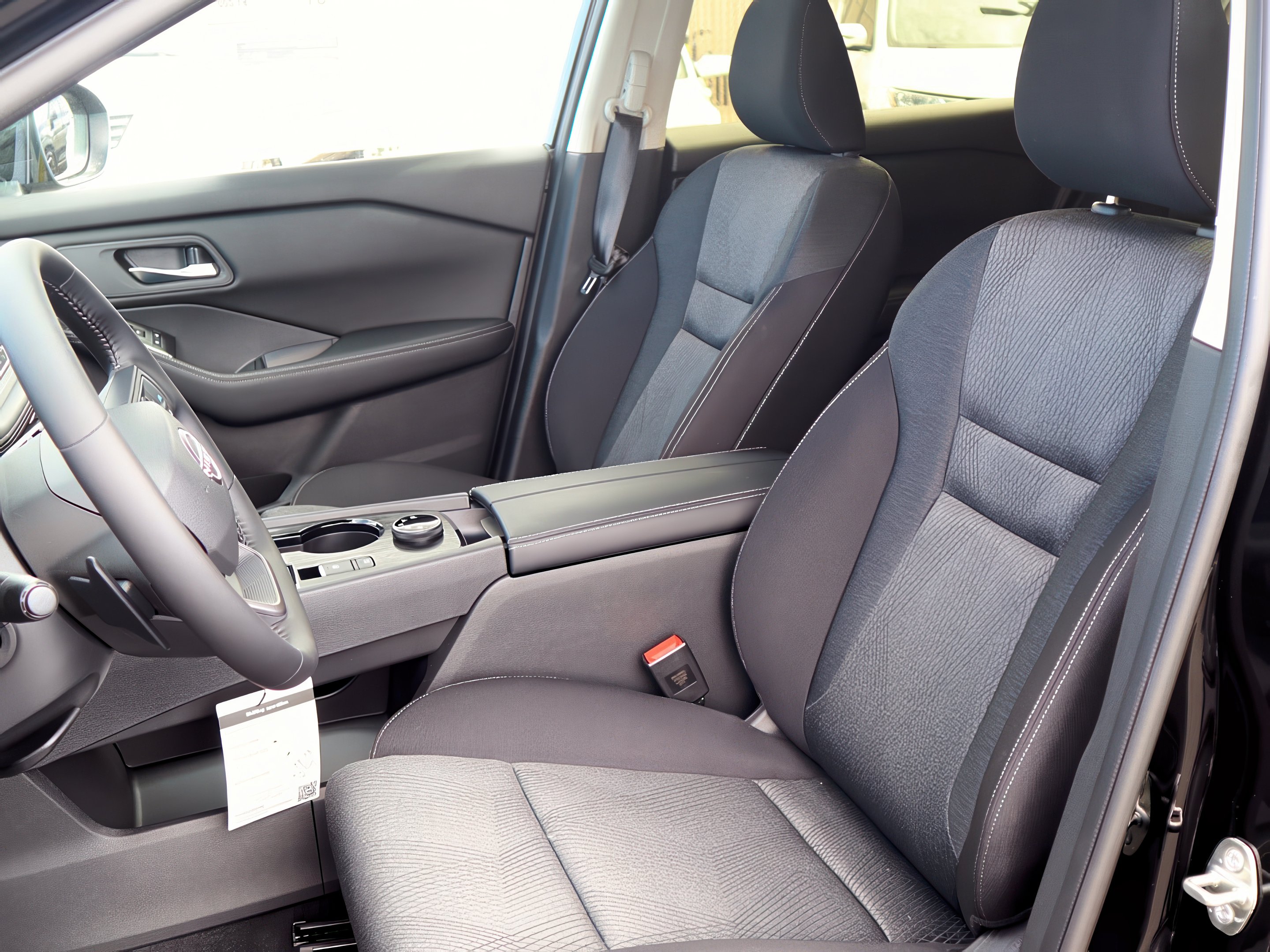 2025 Nissan Rogue SV photo 13