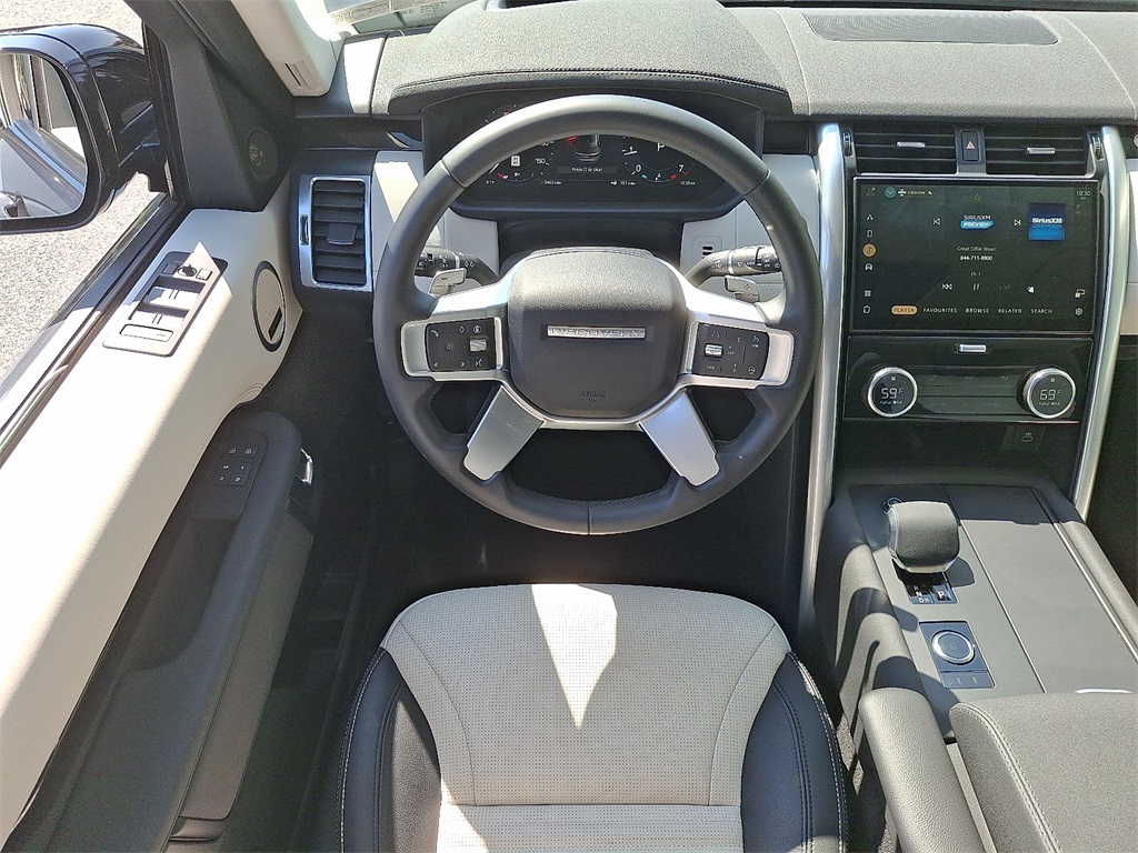 2025 Land Rover Discovery S photo 11