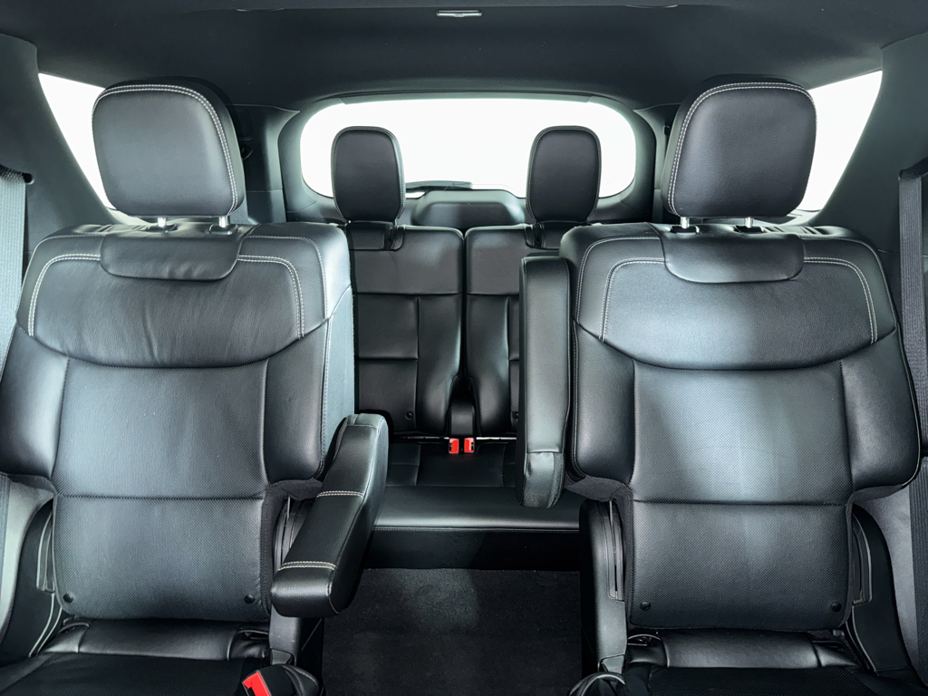 2023 Ford Explorer ST photo 4