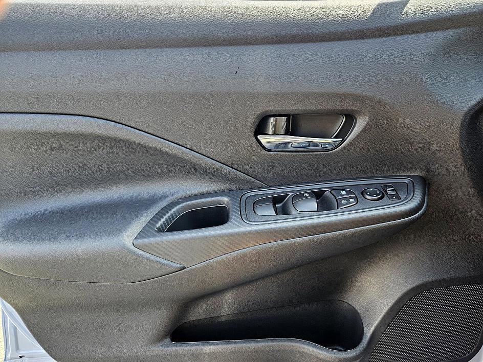 2025 Nissan Versa SV photo 28