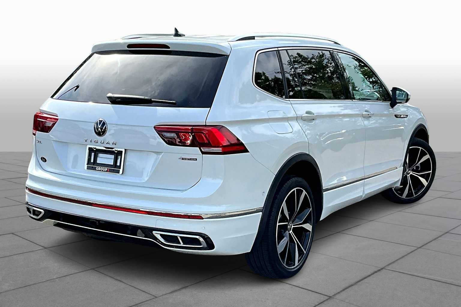 2023 Volkswagen Tiguan SEL R-Line Black photo 23