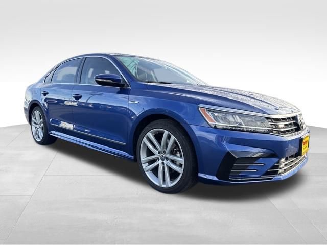 2017 Volkswagen Passat R-Line's photo