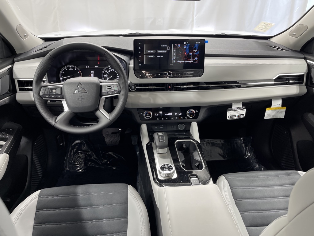 2025 Mitsubishi Outlander SE photo 8