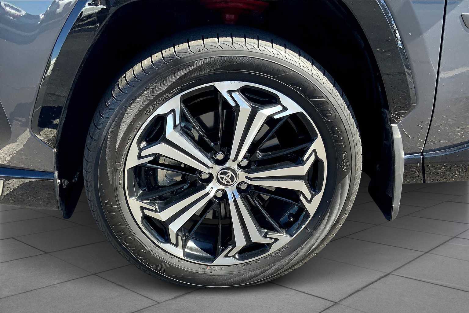 2023 Toyota RAV4 Prime XSE photo 9