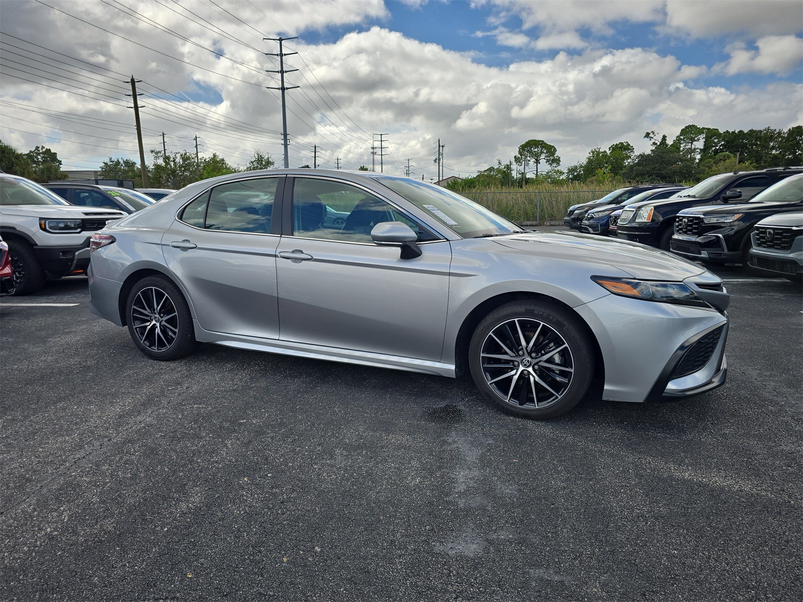 2023 Toyota Camry SE photo 2