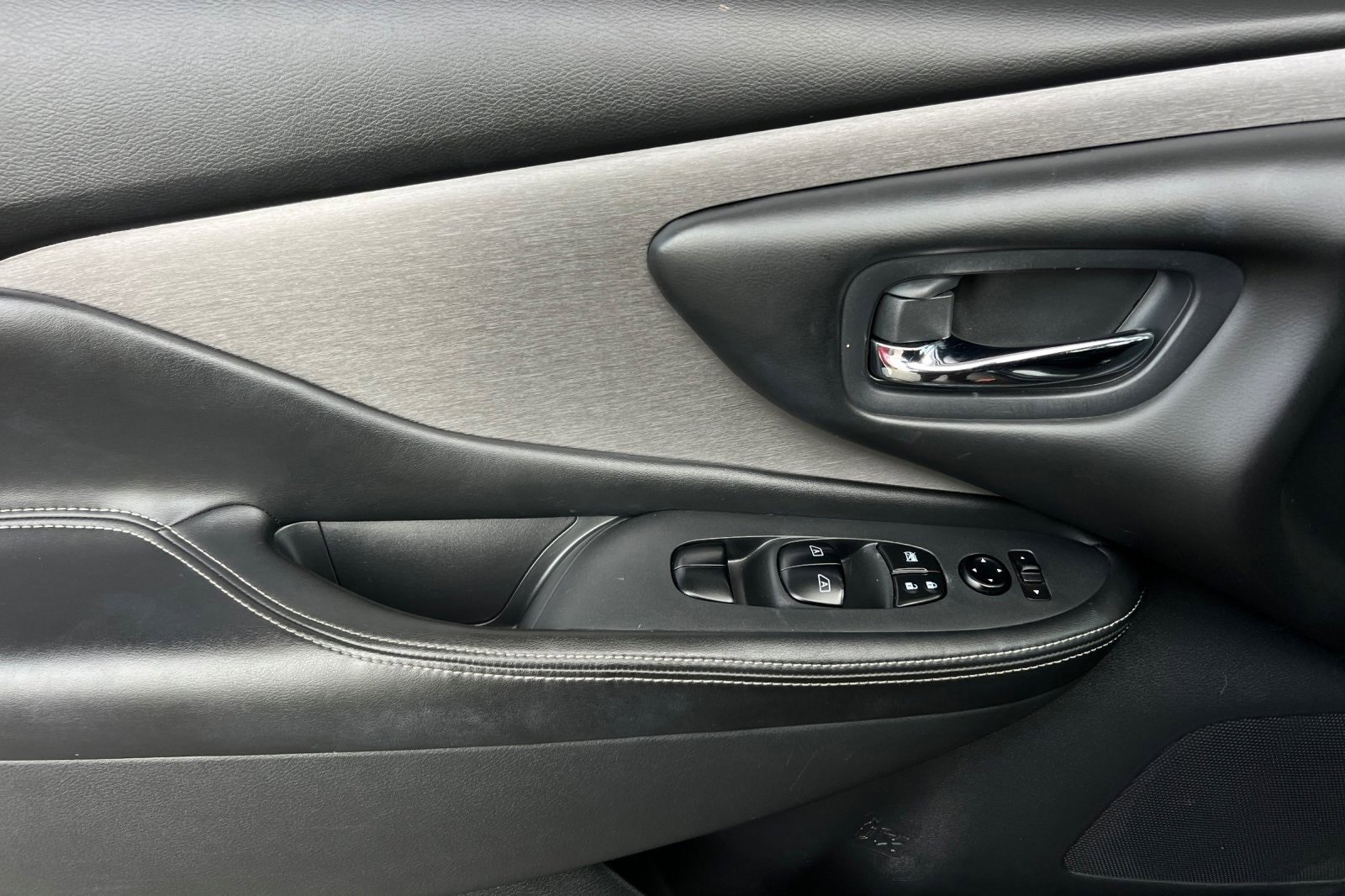 2020 Nissan Murano S photo 11