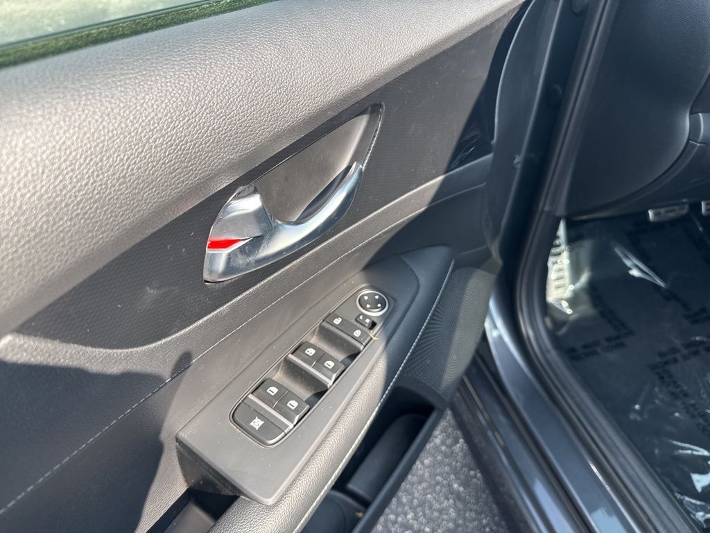 2023 Kia Forte GT-Line photo 13