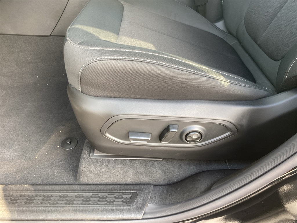 2025 Jeep Grand Cherokee Laredo photo 4