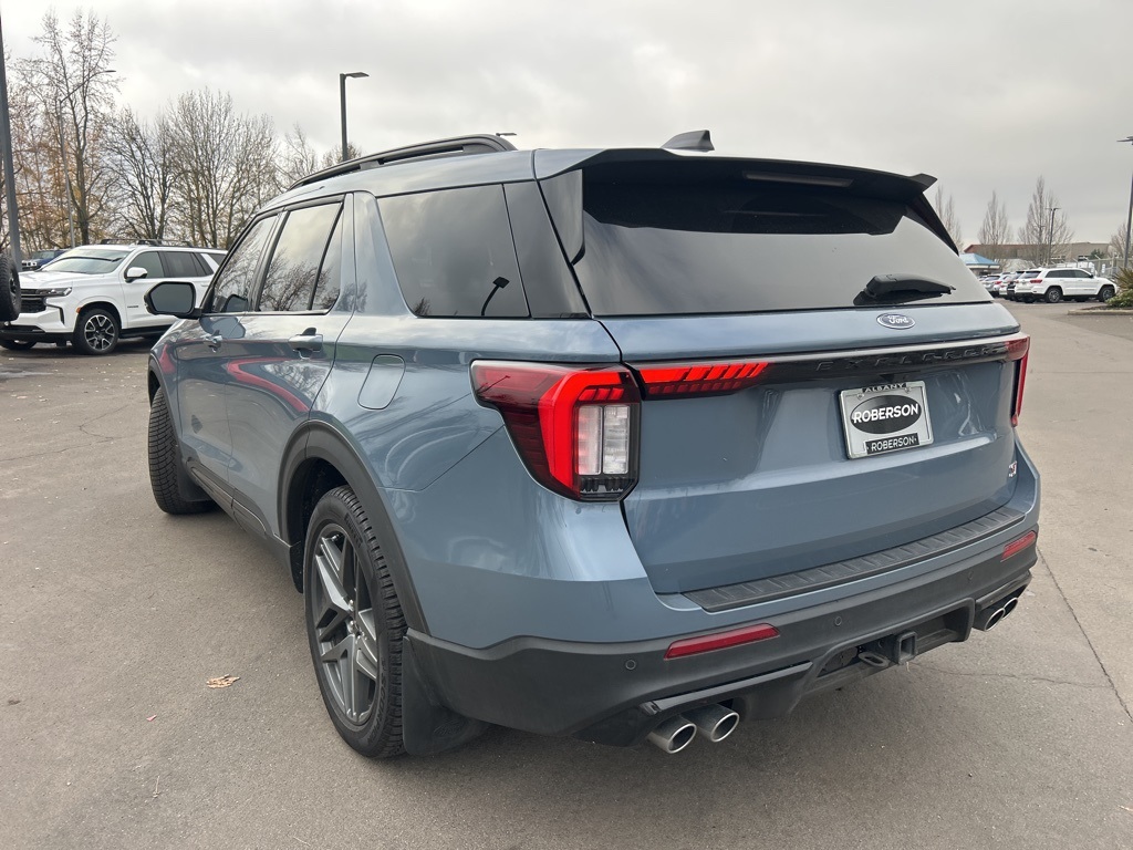 2025 Ford Explorer ST photo 3