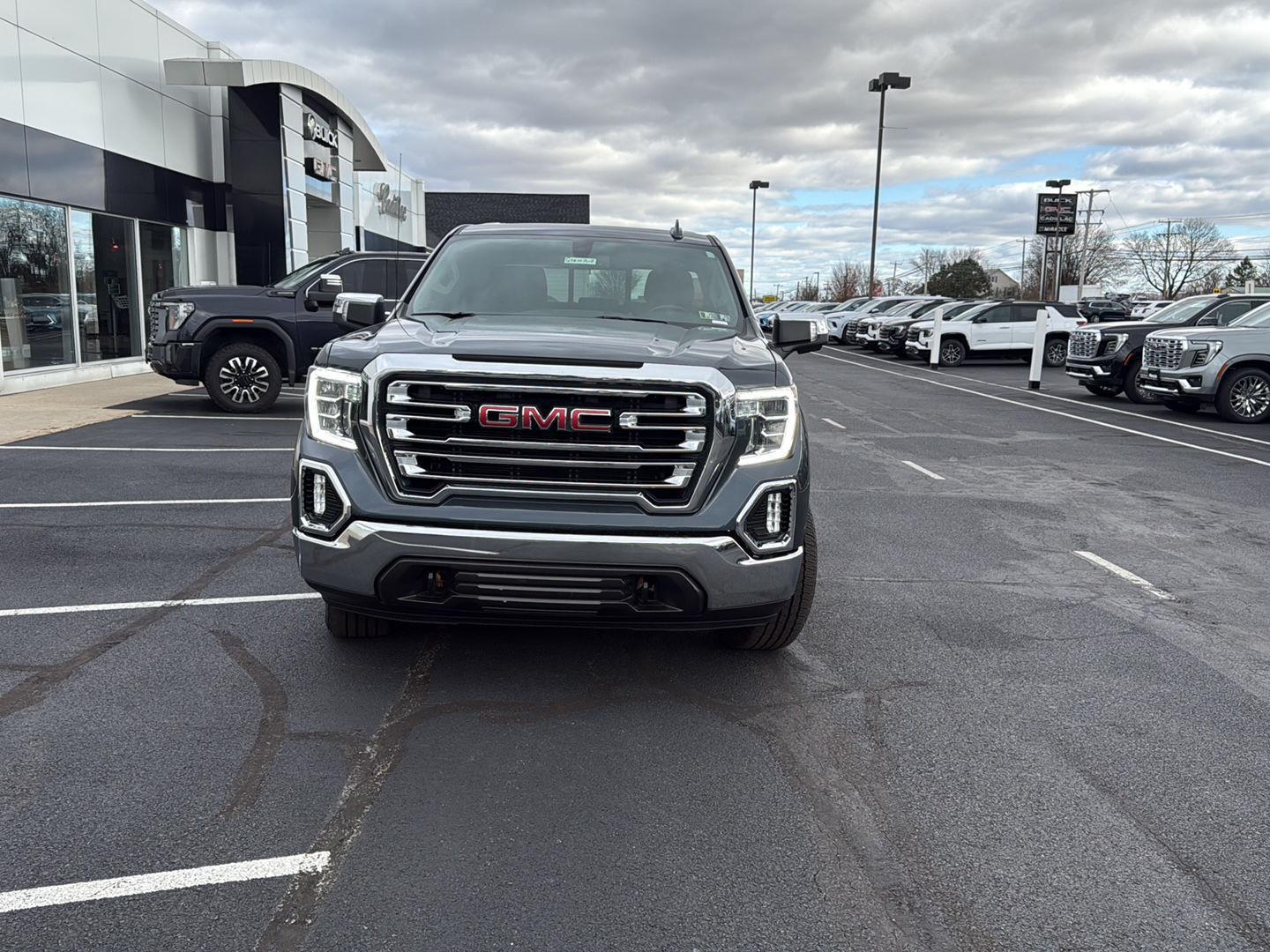 2021 Gmc Sierra 1500 SLT photo 2