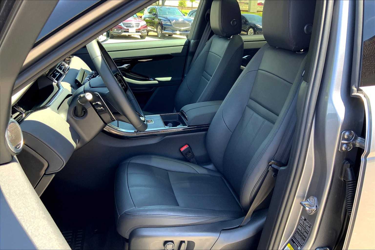 2024 Land Rover Range Rover Evoque S photo 12