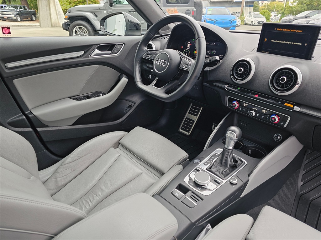 2017 Audi A3 E-tron Premium Plus photo 10