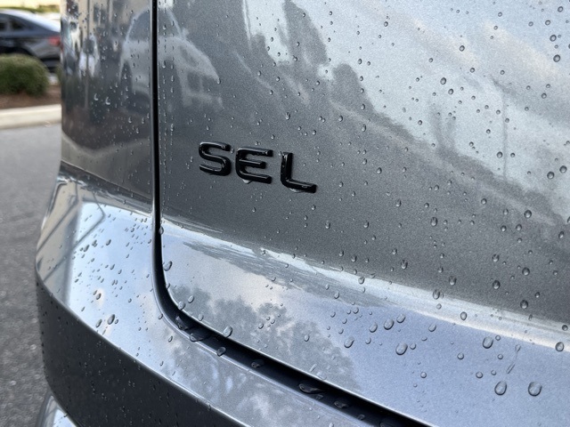 2025 Volkswagen Atlas Cross Sport SEL R-Line photo 23