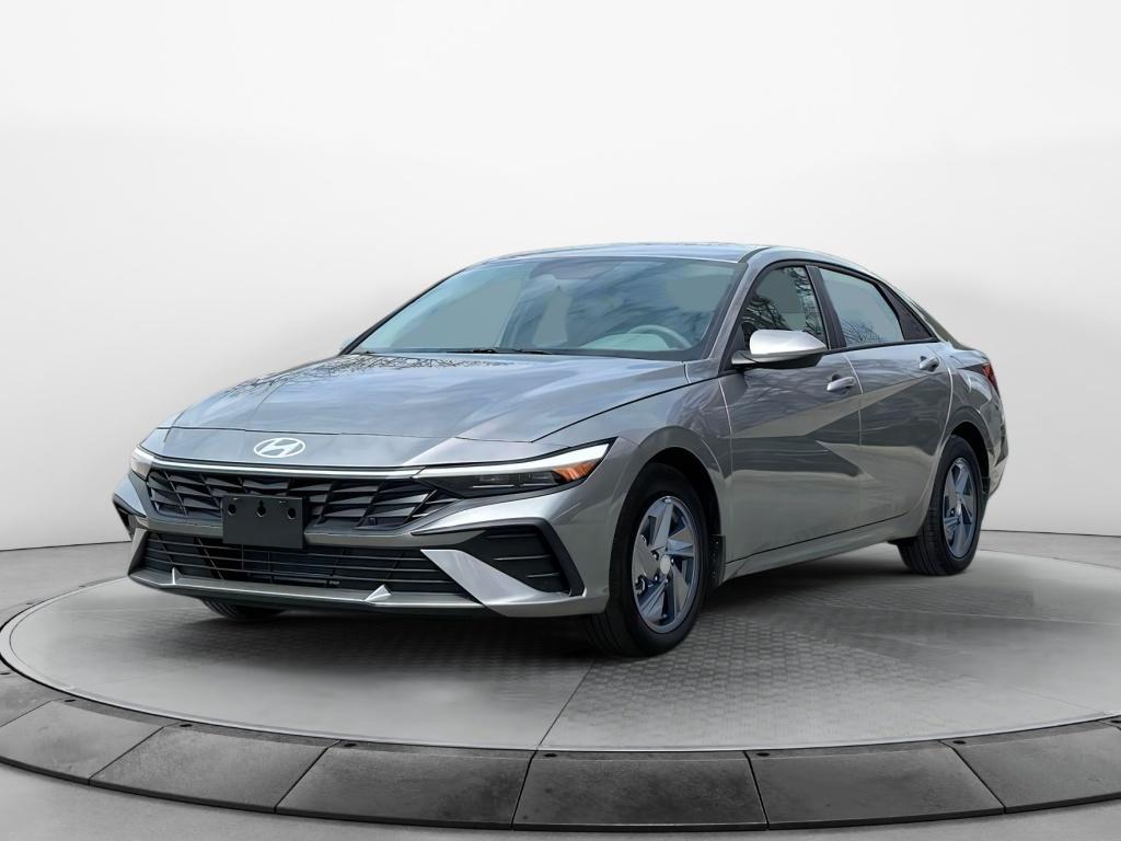2025 Hyundai Elantra SE's photo