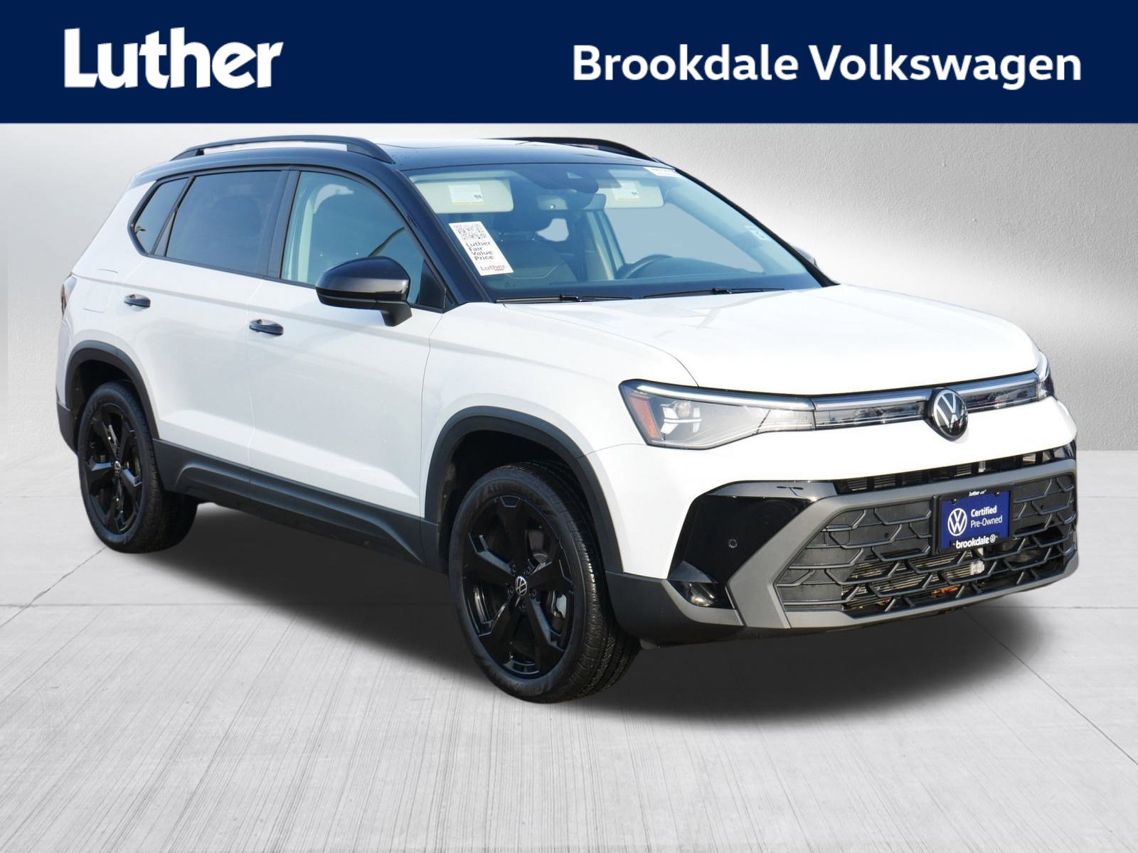 2025 Volkswagen Taos SE Black's photo