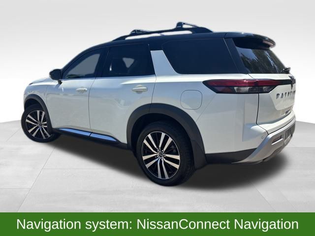 2023 Nissan Pathfinder Platinum photo 3