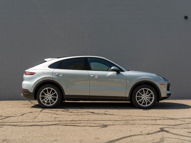 2022 Porsche Cayenne Coupe Base photo 7