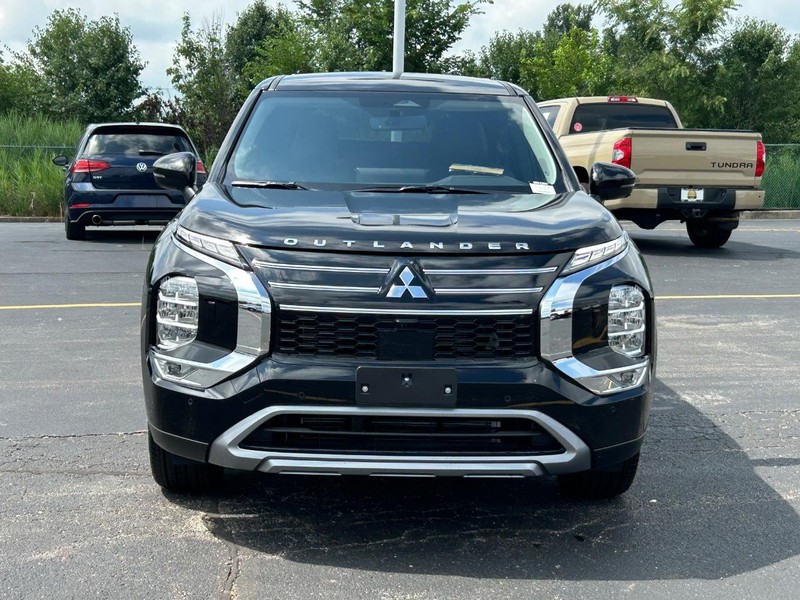2025 Mitsubishi Outlander SE S-AWC photo 3
